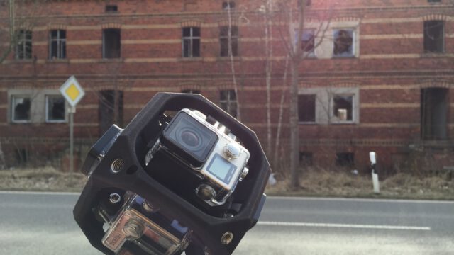 Sechs einzelne Aufnahmen werden mit einer speziellen Software am Ende zu einer einzigen 360 Grad Aufnahme zusammengesetzt.